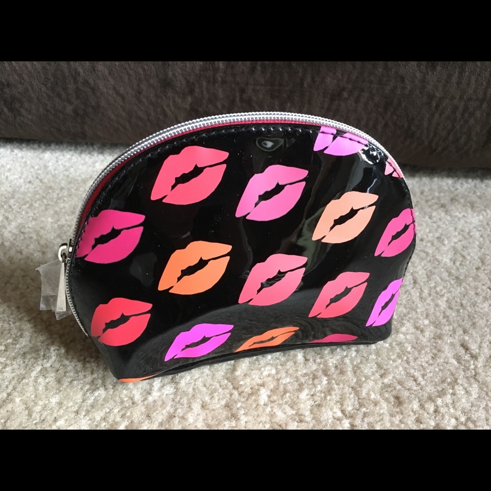 Buxom make-up bag